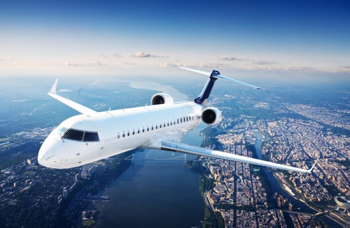 分析员指：航空公司料调高机票价格