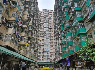 香港住宅楼价近两年首跌