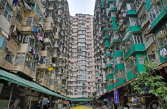 香港住宅楼价近两年首跌